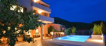 "Villa Karmen" Split, Private Garden & Heated Pool