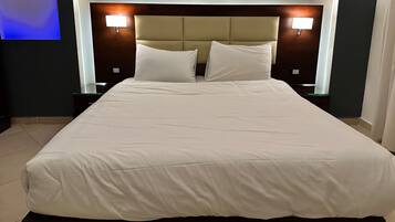 2 habitaciones, tabla de planchar con plancha, wifi y ropa de cama