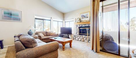 Un reproductor de DVD, un futbolín