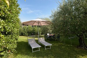 Property grounds - MINERVA HOLIDAYHOME - APARTMENT GARDENIA  (Manerba del Garda)