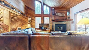 Smart TV, fireplace, DVD player, stereo