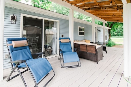 Terrace/patio. Blue Heron: Pet friendly: Bike & Walk