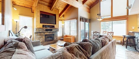 Smart TV, fireplace, DVD player, stereo