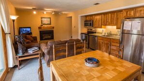 A compact living space with a dining area, kitchen, and seating area. - Alpine Condo | 2 Bedroom | Walk to Lifts | Very Convinient (Mt. Crested Butte)