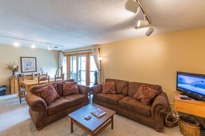 Flat-screen TV, fireplace, DVD player