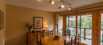 Great condo within walking distance to the slopes and the free shuttle bus!