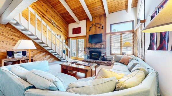 Fireplace, DVD player, stereo