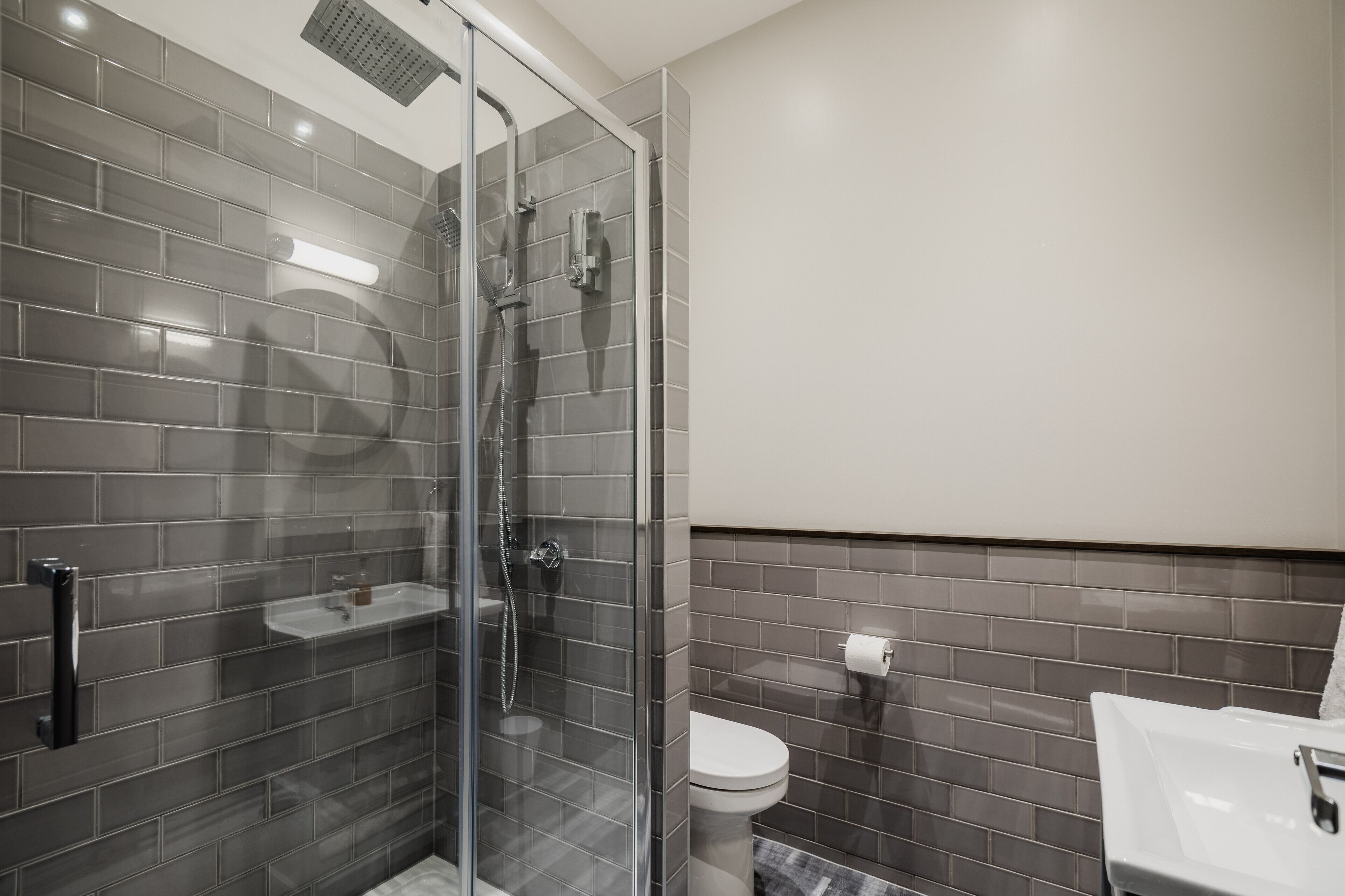standard double room, 1 double bed | bathroom shower