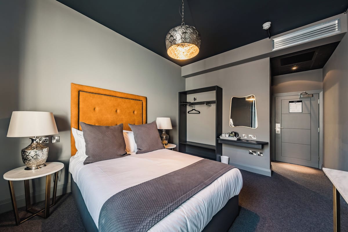 standard double room, 1 double bed | egyptian cotton sheets, premium bedding, down duvets