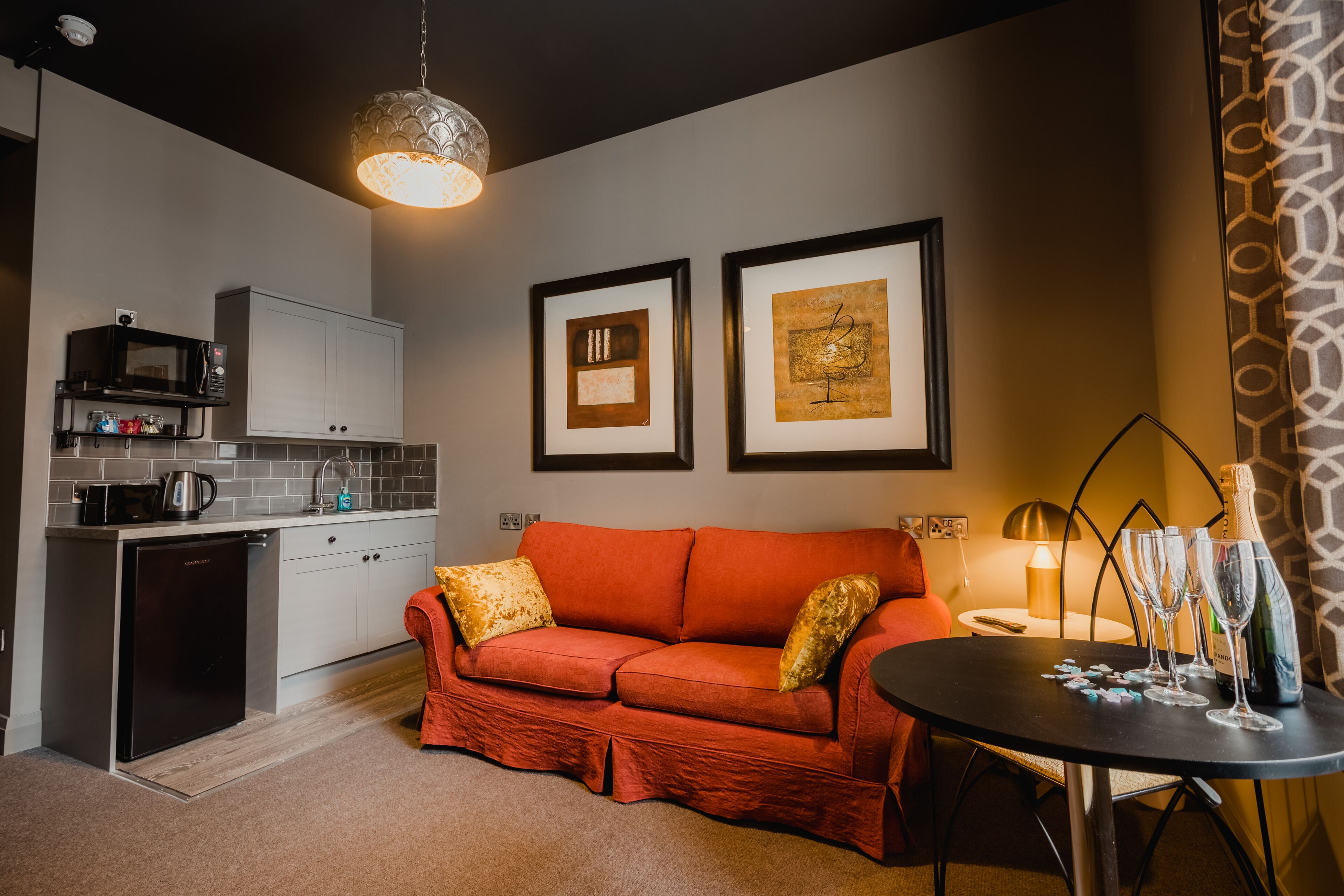 superior apartment | living room | 43-inch smart tv with digital channels, tv, netflix