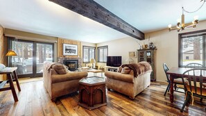 Smart TV, fireplace, stereo