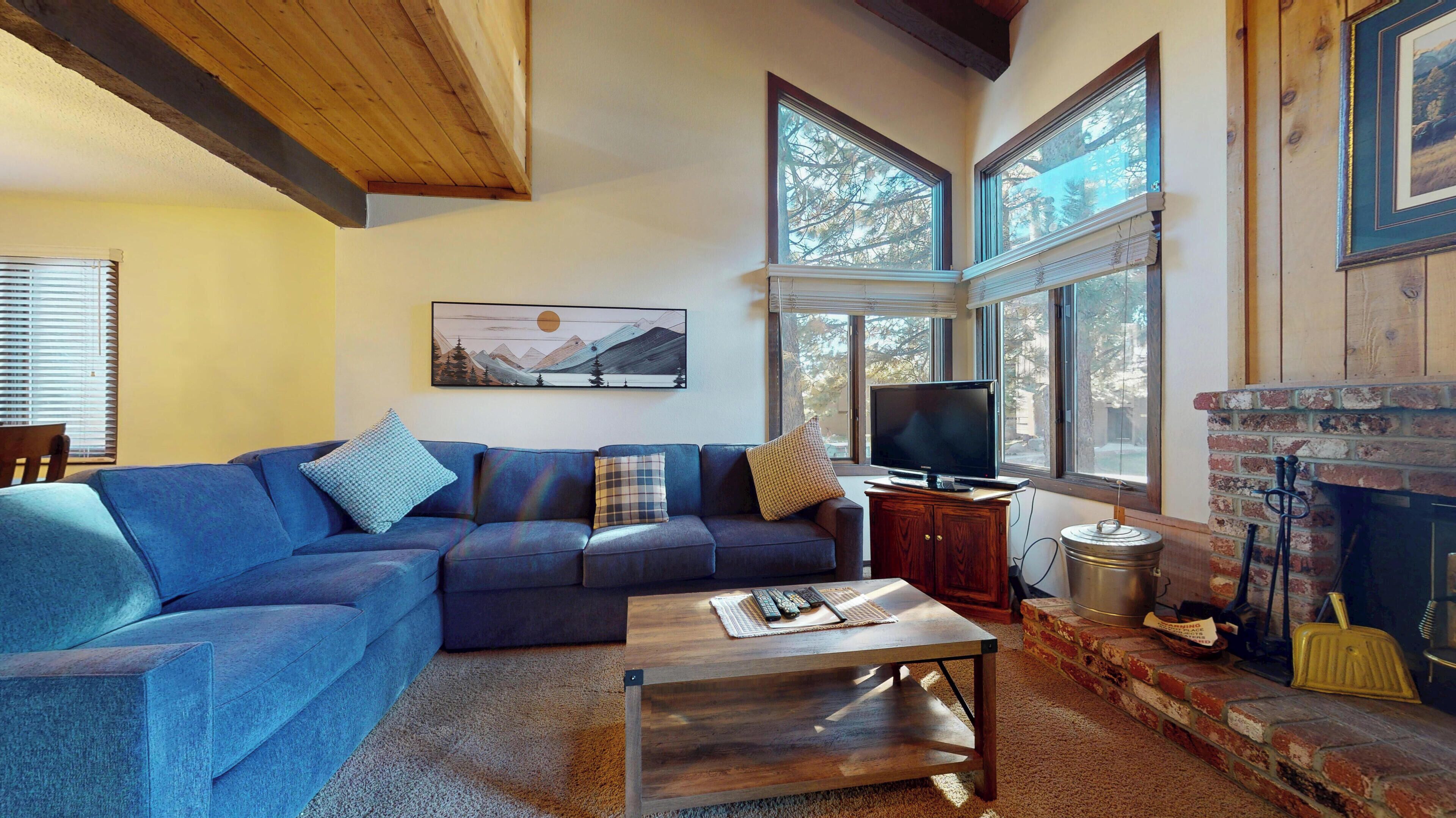 Smart TV, fireplace, DVD player, stereo