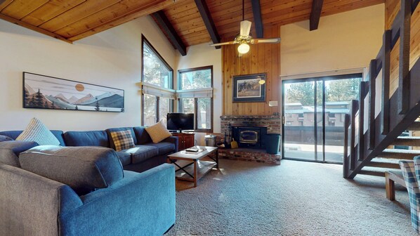 Smart TV, fireplace, DVD player, stereo