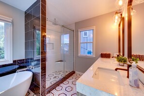 Shower, jetted bath, hair dryer, towels