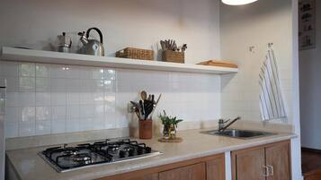 Kühlschrank, Mikrowelle, Ofen, Geschirrspüler