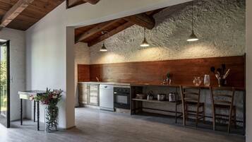 KĂŒhlschrank, Mikrowelle, Ofen, Herdplatte