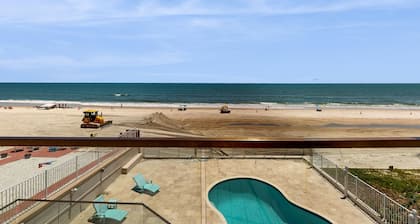 Oceanfront sanctuary w/ a private pool, free WiFi, central A/C, & washer/dryers