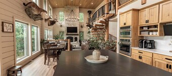 The Gathering Lodge is a relaxing, private log house with a stunning view.