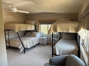 6 bedrooms, desk, iron/ironing board, free WiFi - The Gathering Lodge is a relaxing, private log house with a stunning view.  (Fergus Falls)