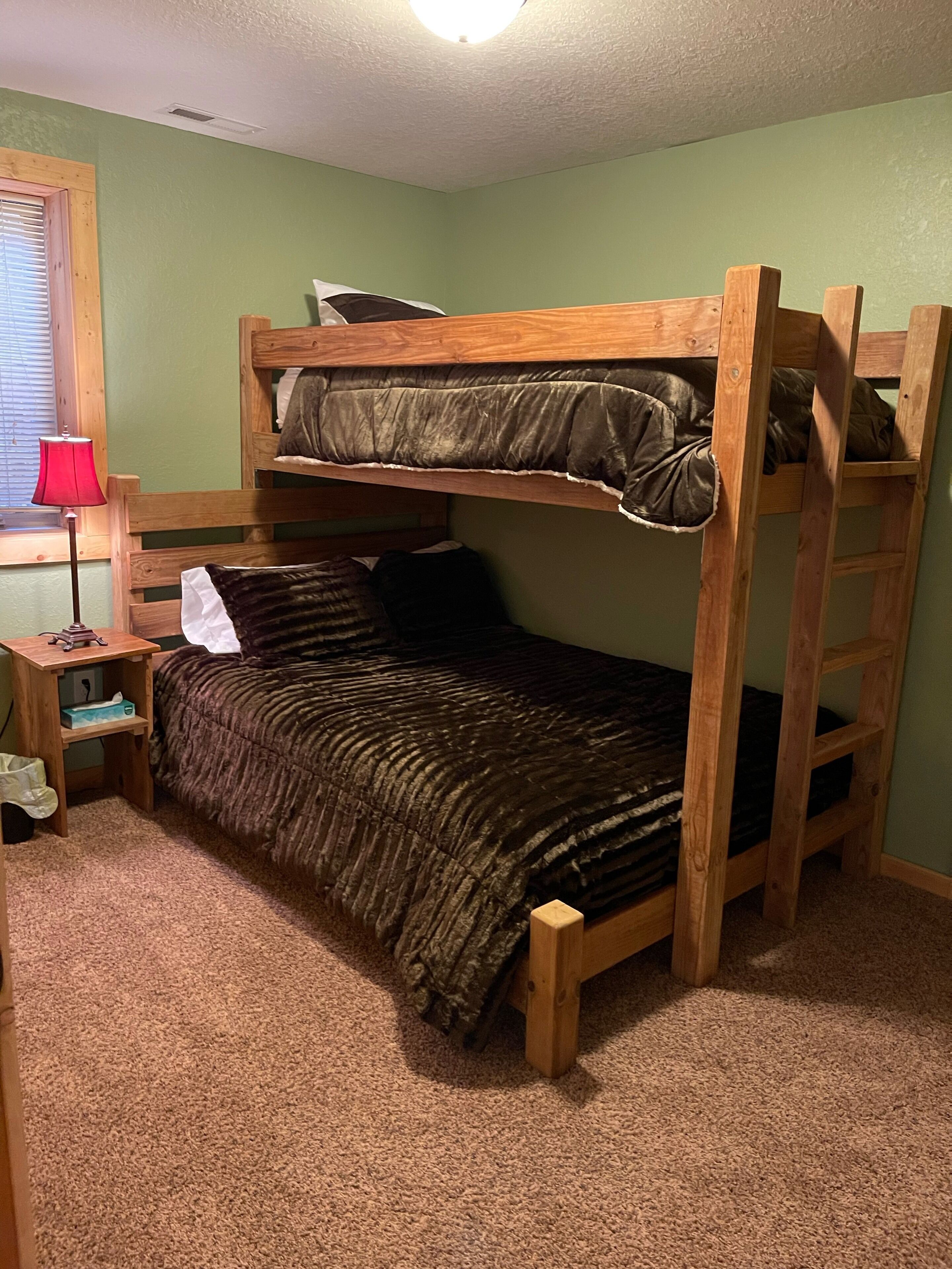 6 bedrooms, desk, iron/ironing board, free WiFi