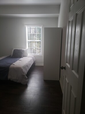 1 bedroom, iron/ironing board, WiFi, bed sheets - Namaste House (LAWRENCEVILLE)