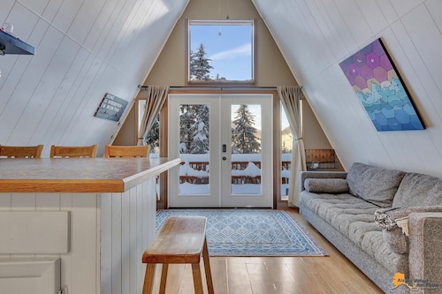 Mountain Cabin on Alyeska with Amazing Valley Views