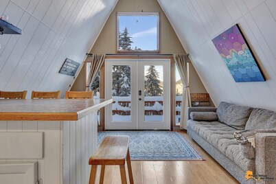 Mountain Cabin on Alyeska with Amazing Valley Views