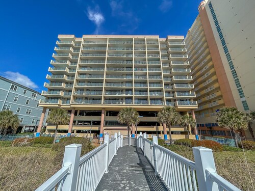 4 bedroom oceanfront condo. Ocean Drive.  Sleeps 12.
