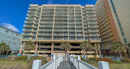 4 bedroom oceanfront condo. Ocean Drive. Sleeps 12.