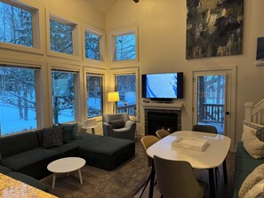 Smart TV, fireplace, stereo