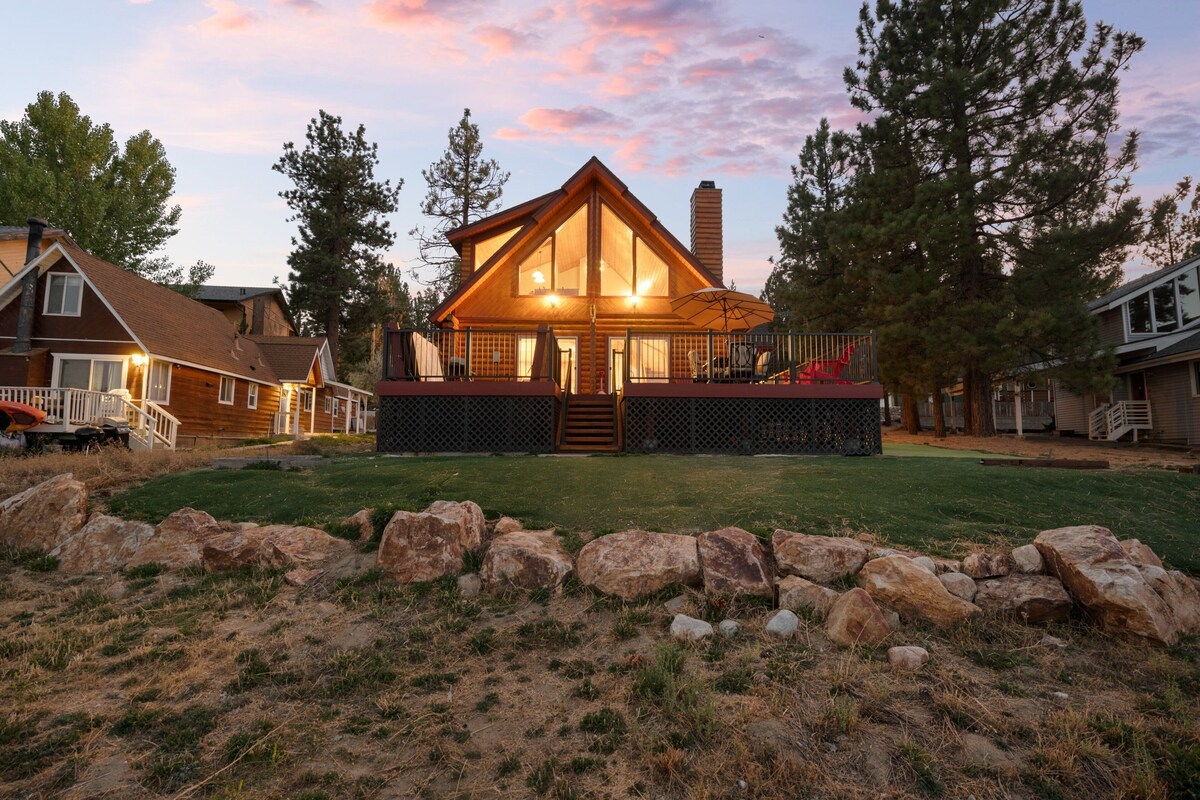 3 Cubs Lakefront Cabin - Lakefront, Dock, Hot Tub, Foosball, Ping Pong, Lake View