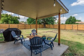 Outdoor dining - The Rustic Willow (Dumas)
