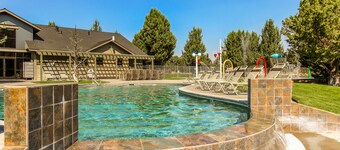 Spacious getaway near town with private hot tub, pool access, and fast WiFi