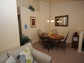 House | Living room | TV, ping pong - Sandy Ridge 76 (Davenport)