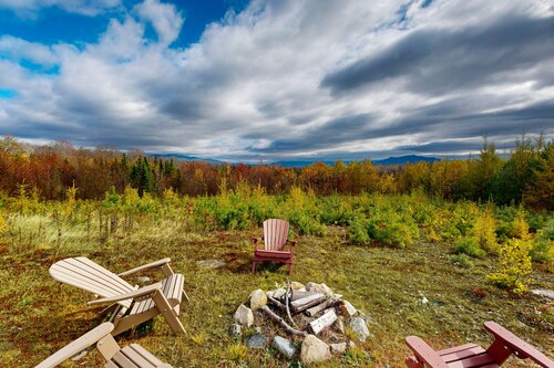 Private Dog-friendly home: w/ hot tub, mountain views & trails