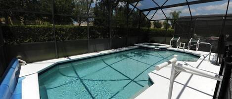 Hus | Pool | Utomhuspool