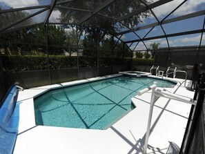 独立别墅 | 泳池 | 室外游泳池