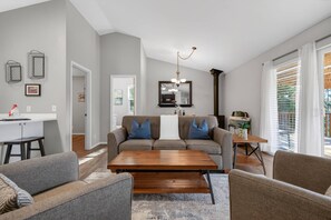 TV, fireplace, stereo