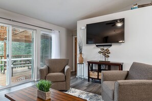 TV, fireplace, stereo
