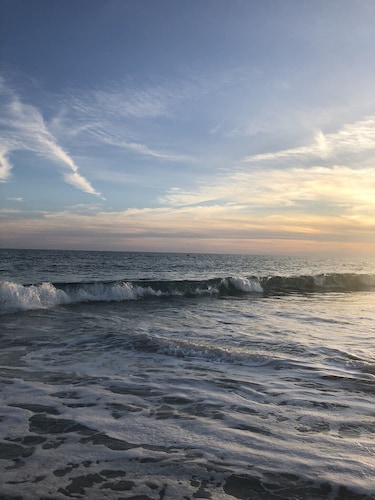 Great Ocean & Pool Views! 2 Bed 2 Bath Luxury Condo Sleeps 6