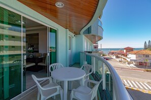 Apartamento | Restaurante al aire libre