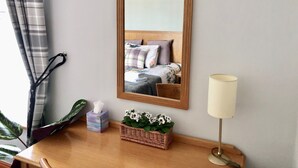 Hus | 4 soverom, sengetøy av topp kvalitet, memory foam-senger og skrivebord