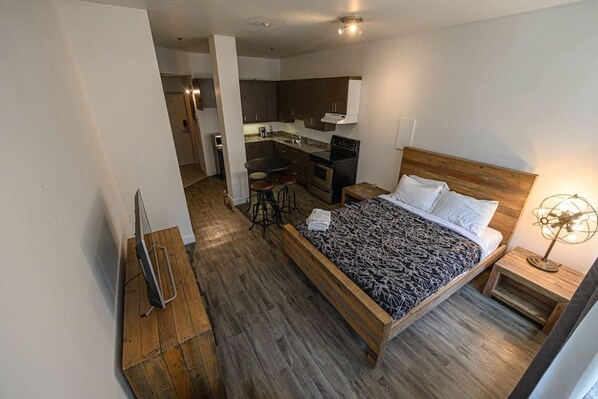 Desk, iron/ironing board, travel cot, WiFi