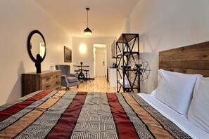 1 Schlafzimmer, Schreibtisch, Bügeleisen/Bügelbrett, Reisekinderbett