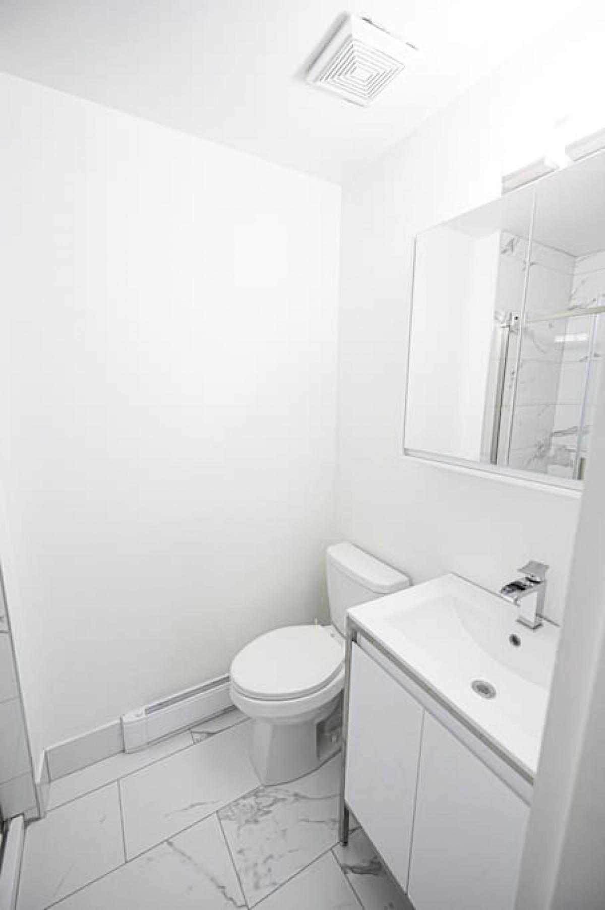 Shower, hair dryer, towels, shampoo
