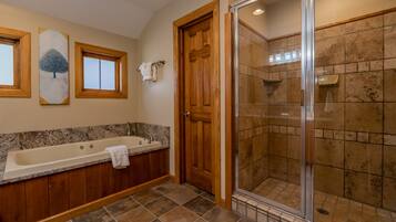 Combined shower/bathtub, jetted bath, towels