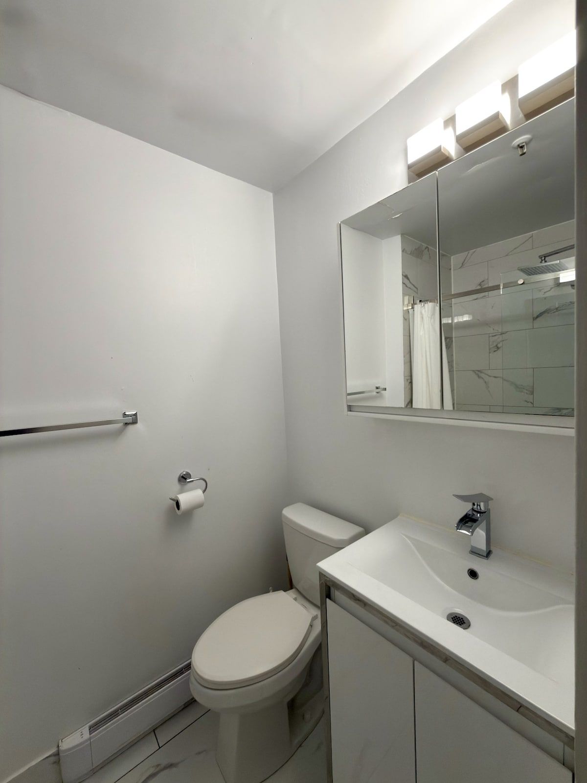 Shower, hair dryer, towels, shampoo