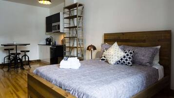 1 Schlafzimmer, Schreibtisch, Bügeleisen/Bügelbrett, Reisekinderbett