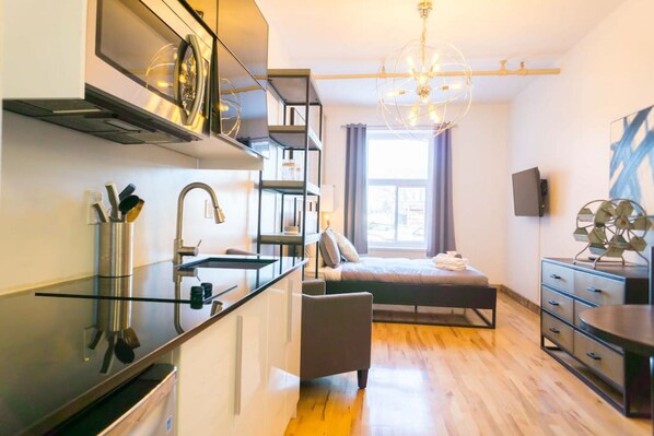 Desk, iron/ironing board, travel cot, WiFi