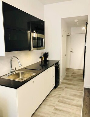 Unclassified image, 3 of 6, button - Spacious Downtown Apartment! (Québec)